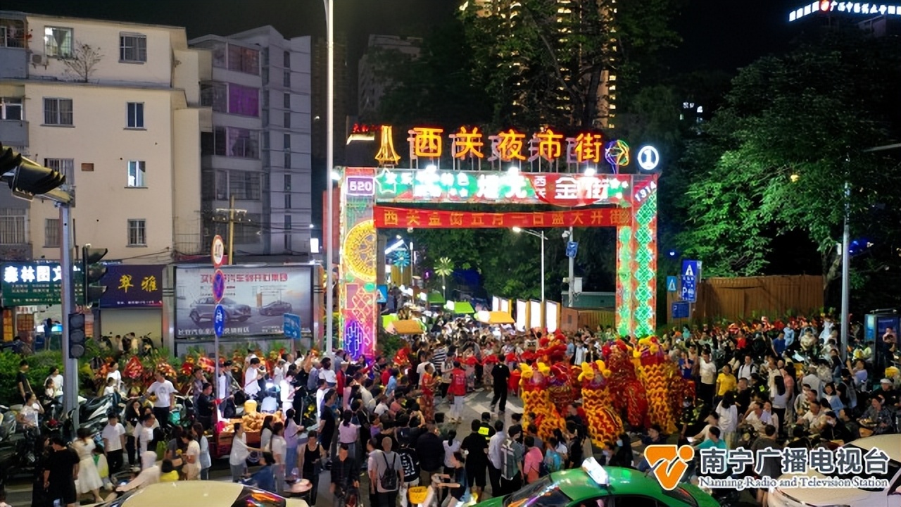 南宁西关金街,南宁西关夜市街里的烟火气