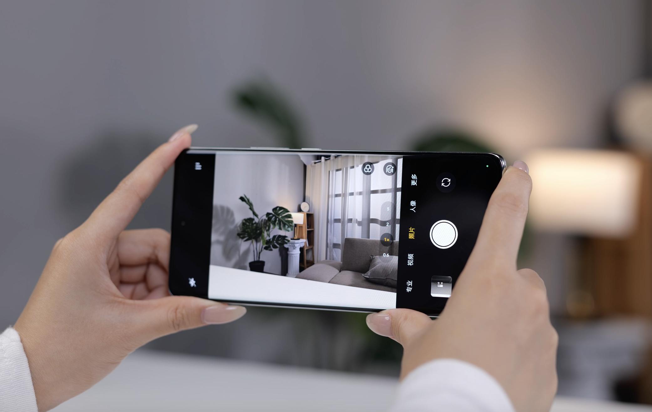 拍照高颜值手机热销榜第一名oppo,品牌力比较好的手机