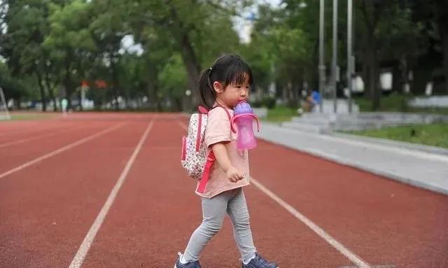 解决人口问题，专家建议我国实行一妻两夫制，大家认为可能吗？