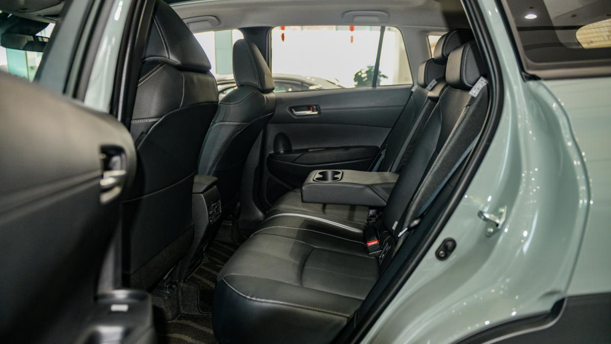 卡罗拉锐放2023混动配置,卡罗拉锐放2023混动标配款评测