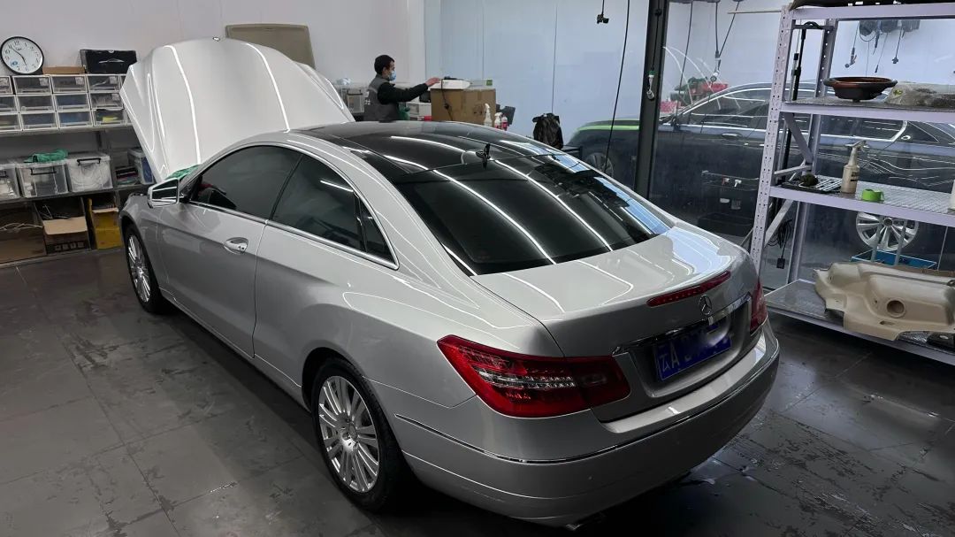 搞了辆“破烂不堪”的老款轿跑，进厂重造大翻新，满血复活变新车