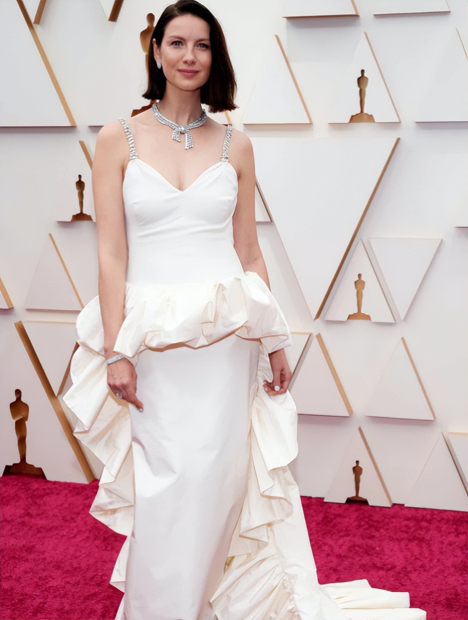 奥斯卡造型太浮夸!有人戴400万钻石手镯,有人胸口仅一条布带