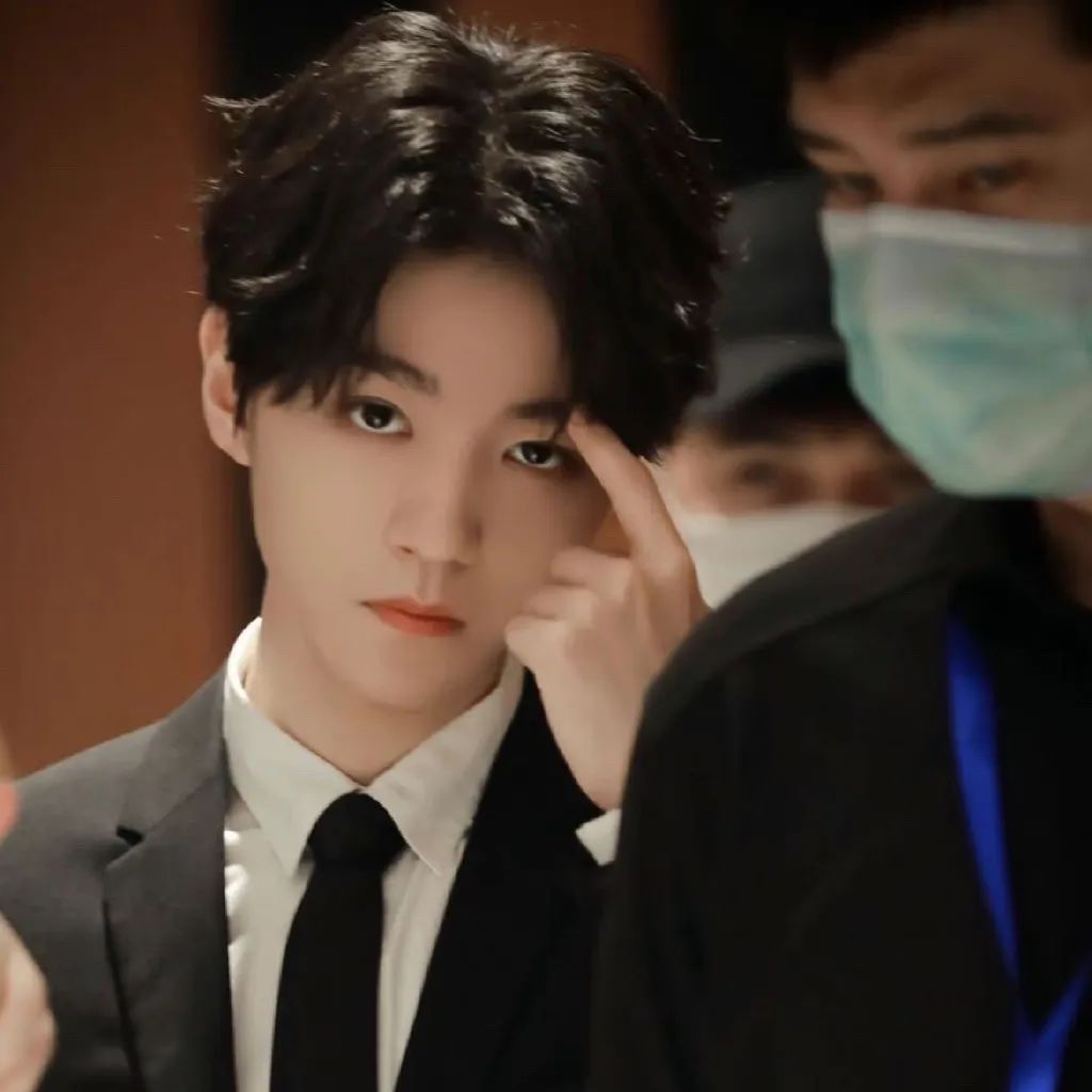 一款最帅气的男士发型,成熟男士头发稀少适合剪什么发型