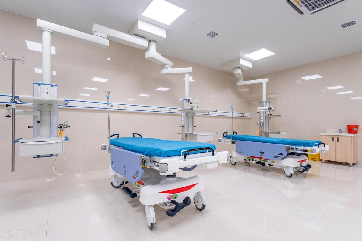 办公室小王与附近医院的故事