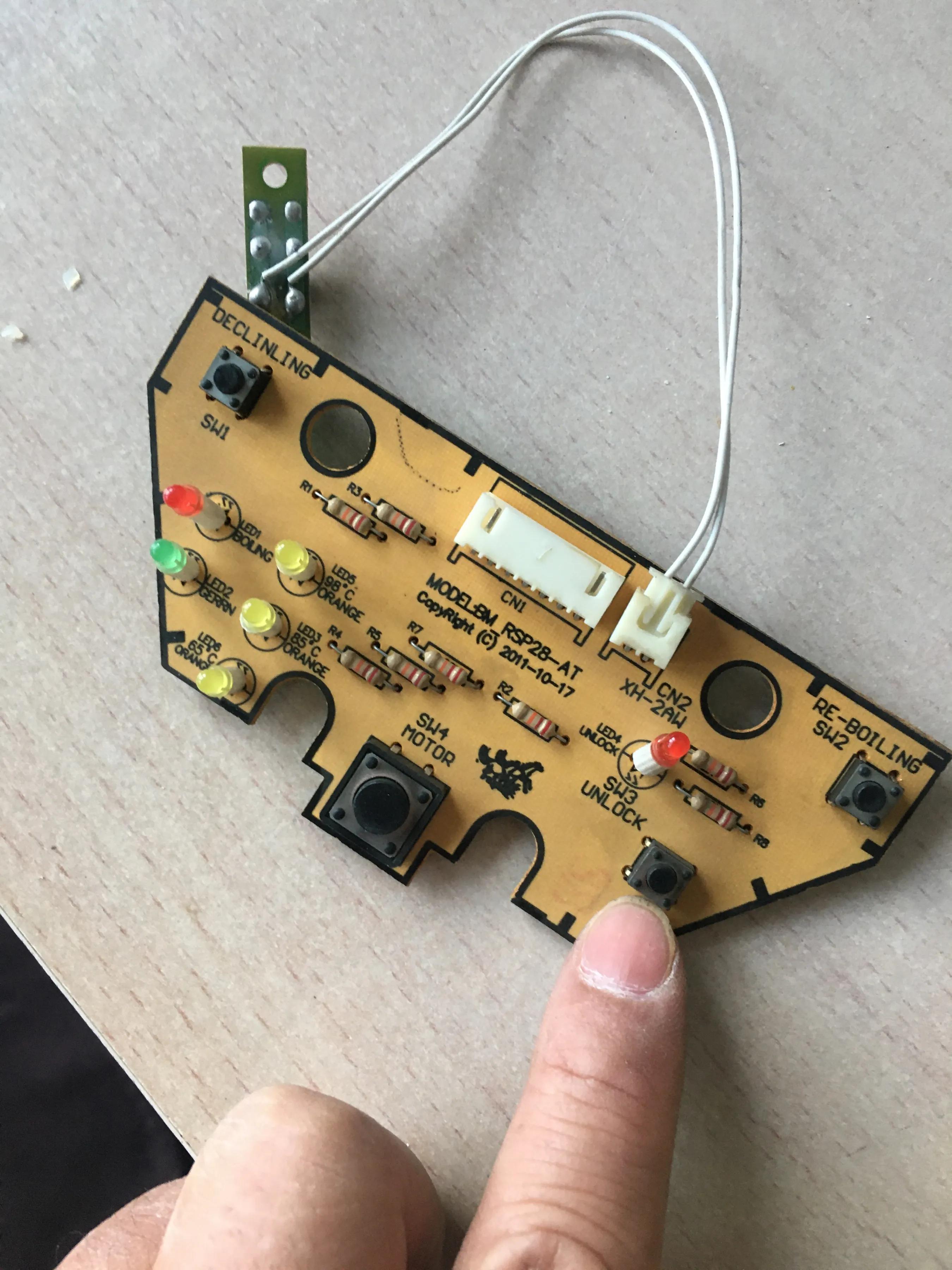 skg电热开水瓶维修教程,skg电热水壶弹簧盖弹起损坏