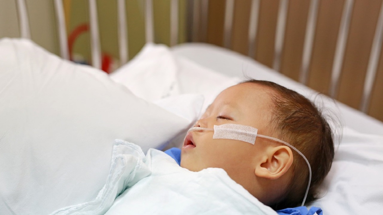 宝宝又吐又拉稀又发烧怎么解决,秋季腹泻发烧怎么办