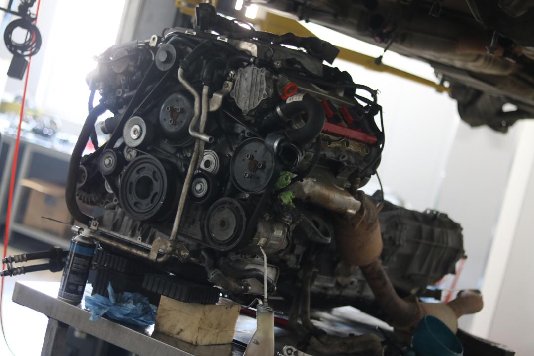 老款奥迪q74.2报废,奥迪q7新能源报废车