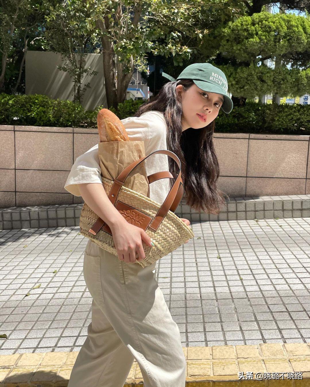 韩国女性高级感美女街拍,韩国街拍女孩夏天穿衣搭配