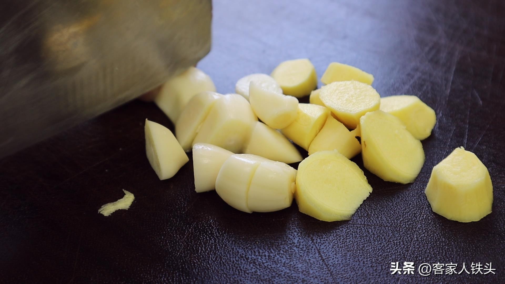 一锅熟排骨家常做法,原汁原味排骨煲