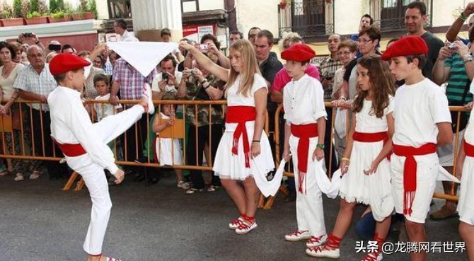 「龙腾网」为什么天生黑发的白种人如此少见？