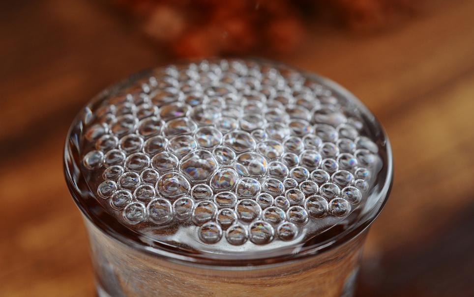 喝白酒，不管有钱没钱，这2种白酒尽量少喝，口感差还容易上头