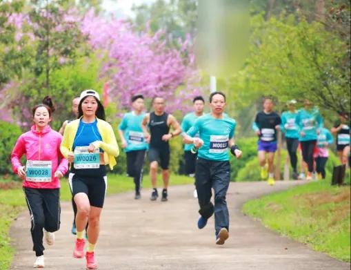 运动老乡(106)永州巅峰跑赛途中捆鞋带