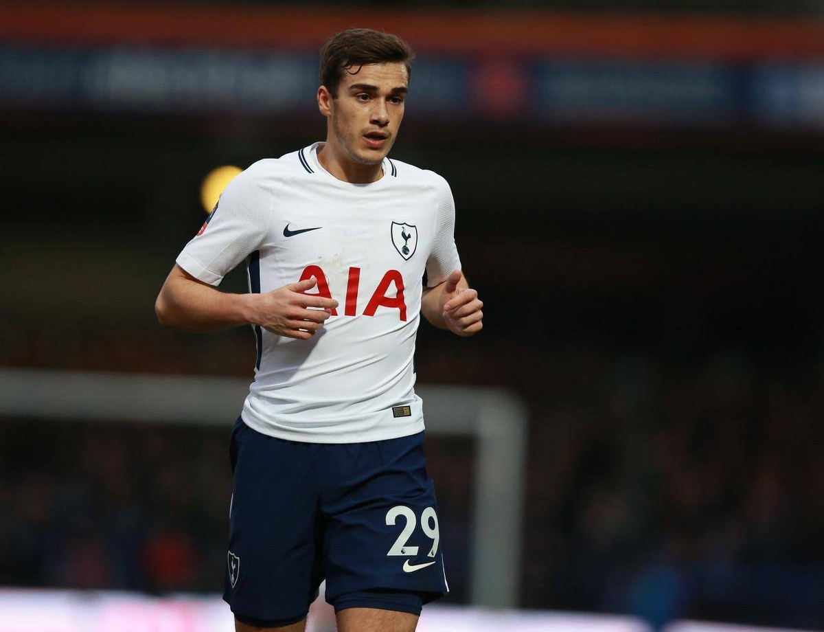 本泽马皇马签约仪式,本泽马什么时候加入热刺的