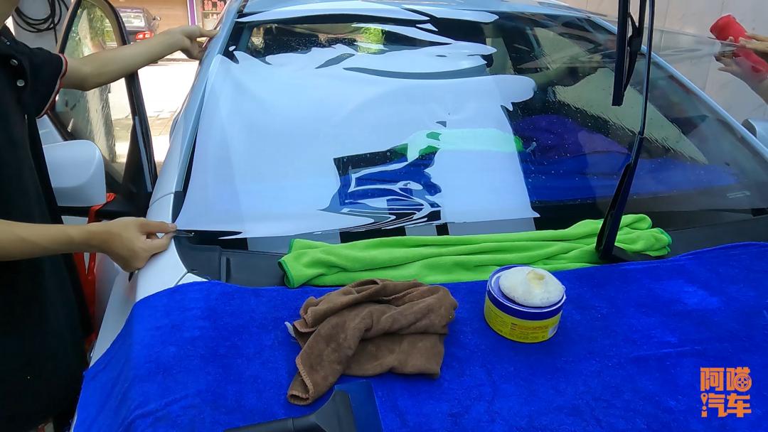 4s买车送膜有必要贴吗,4s店买车送的膜是提车时就贴的吗