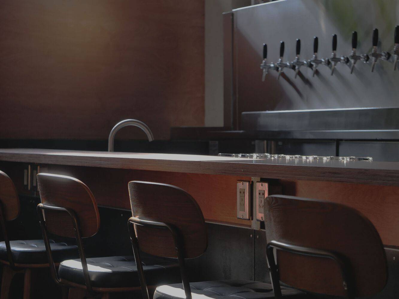 酒吧设计|“有人跳海”啤酒吧分享