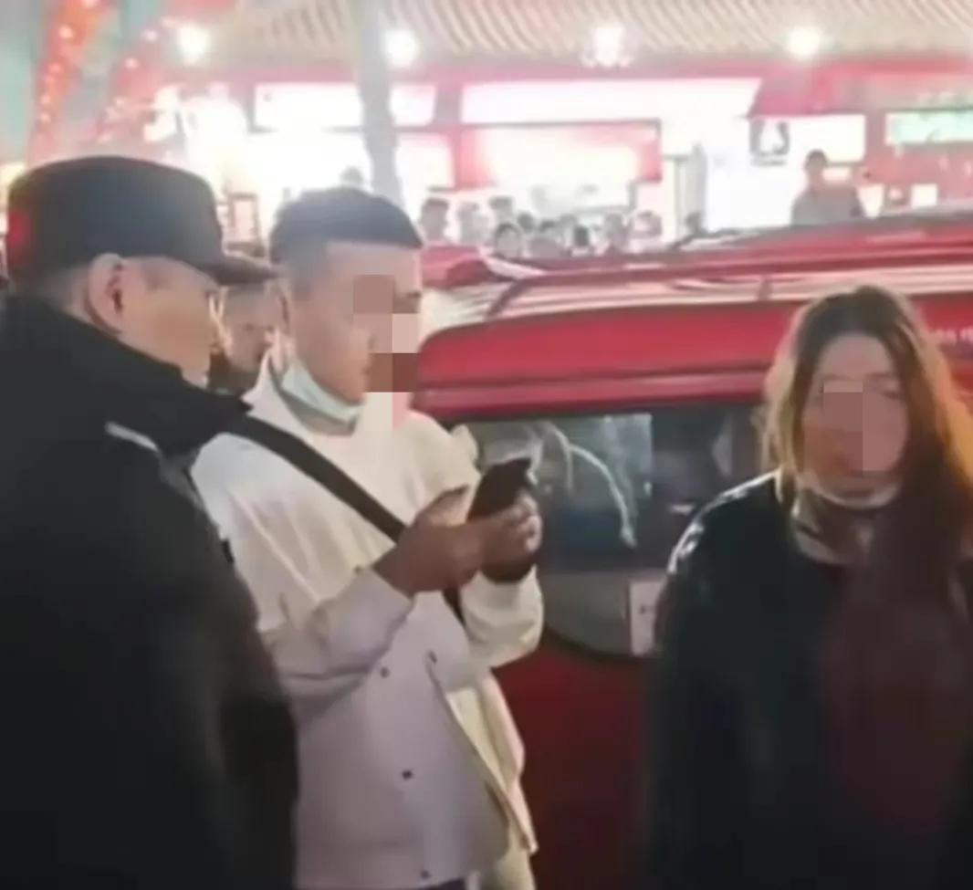 16岁女网红打人事件官方回复,警方通报16岁女网红打人