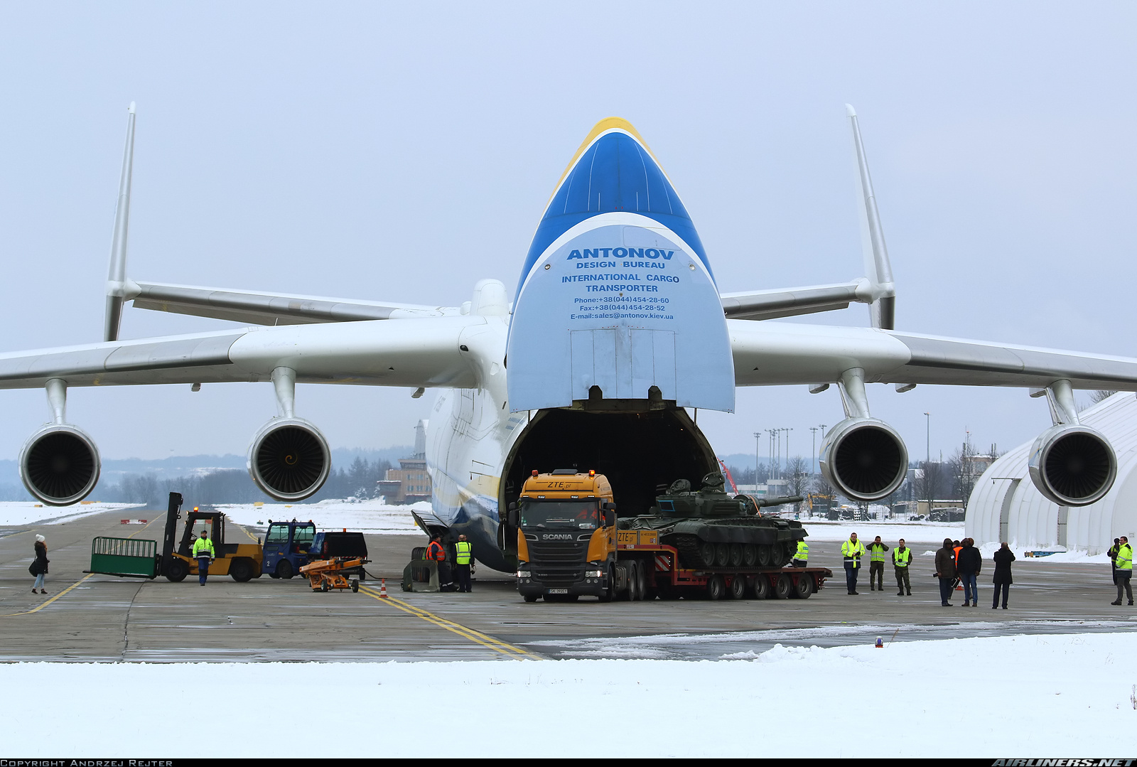 安225全世界最大运输机,世界最大运输机安225被摧毁