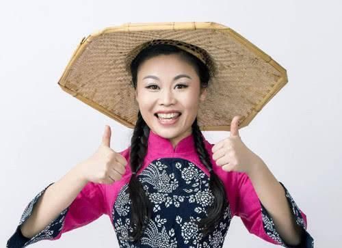 45岁的草帽姐近照,草帽姐回老家照片