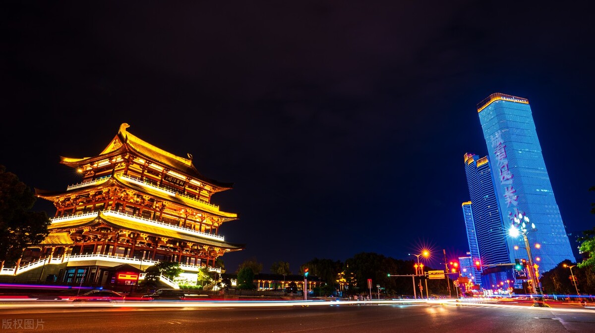 长沙国金中心网红打卡公仔雕像,湖南长沙网红打卡旅游景点