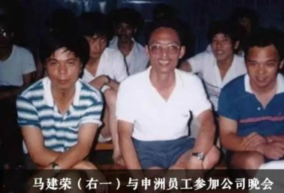 花1亿给员工包车,20年没人离职!他跟996对着干,却年入226亿