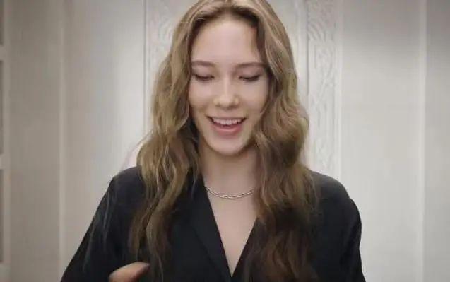 谷爱凌穿冠军跑鞋,谷爱凌穿运动服视频