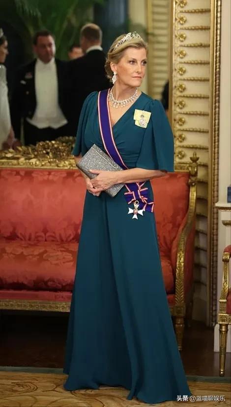 凯特穿苹果绿装亮相,凯特出席造型惊艳众人