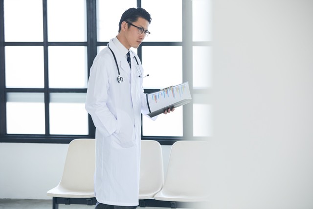 办公室小王与附近医院的故事