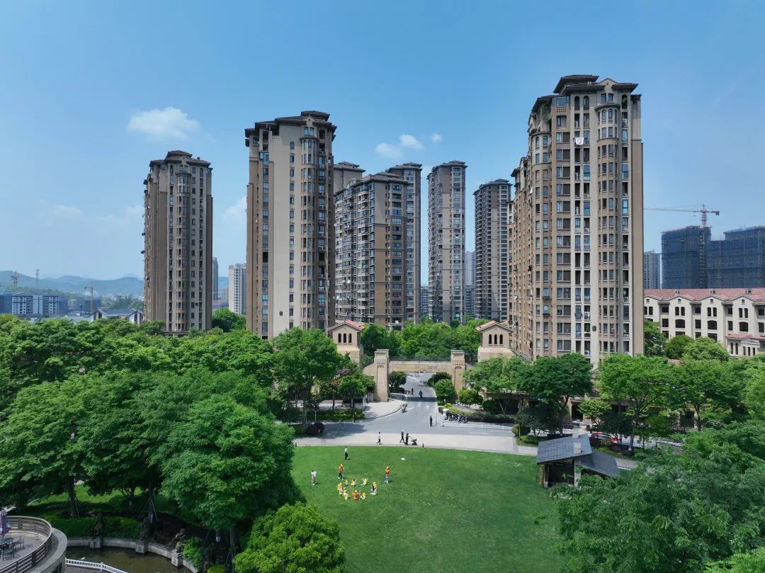 繁华与幽静之间房子,静谧与繁华之间