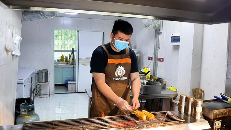 奋斗者正青春丨张品睿:红火的“烧烤人生”