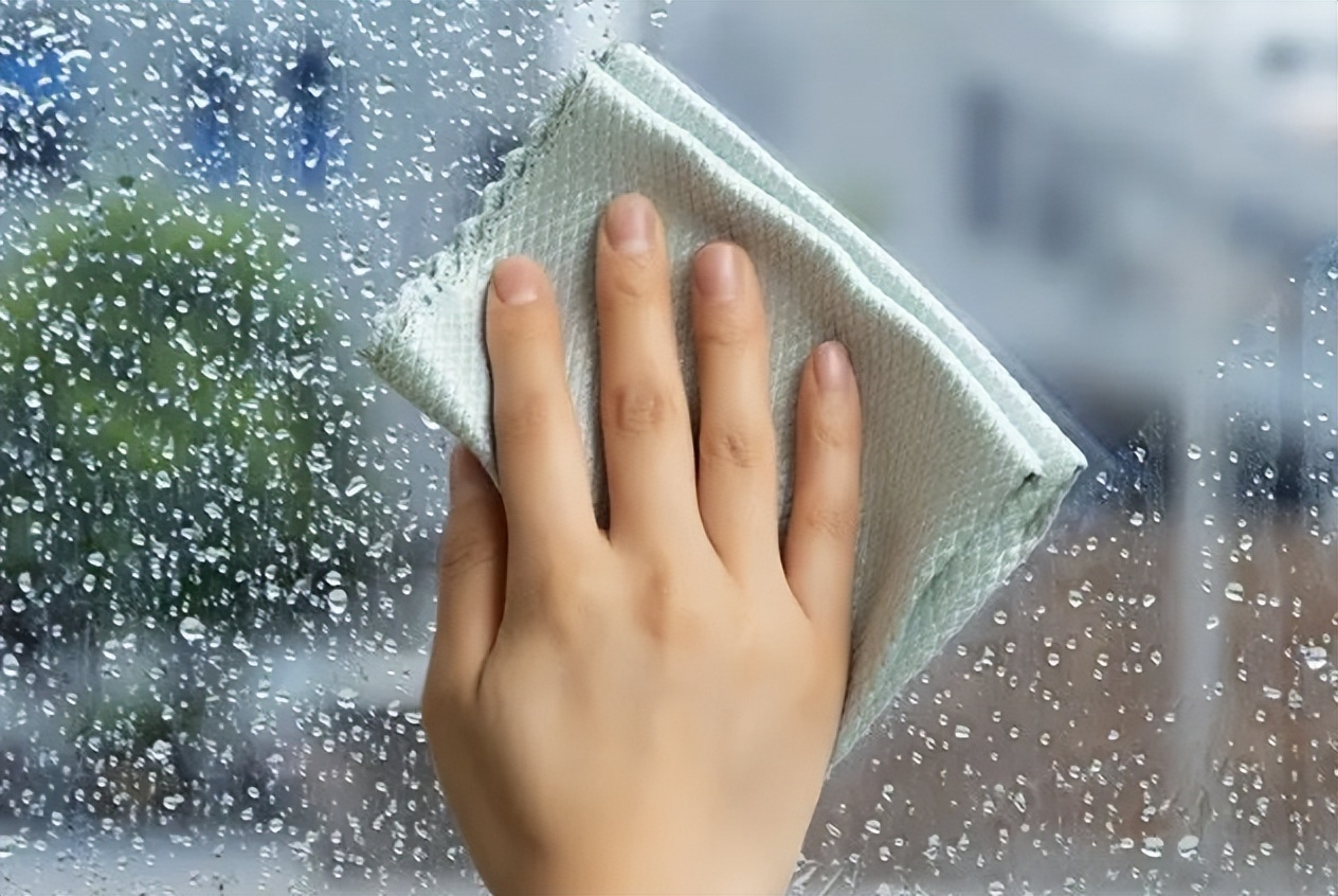 擦窗户玻璃的最快最干净的妙招,怎么擦玻璃窗又快又干净不留水痕