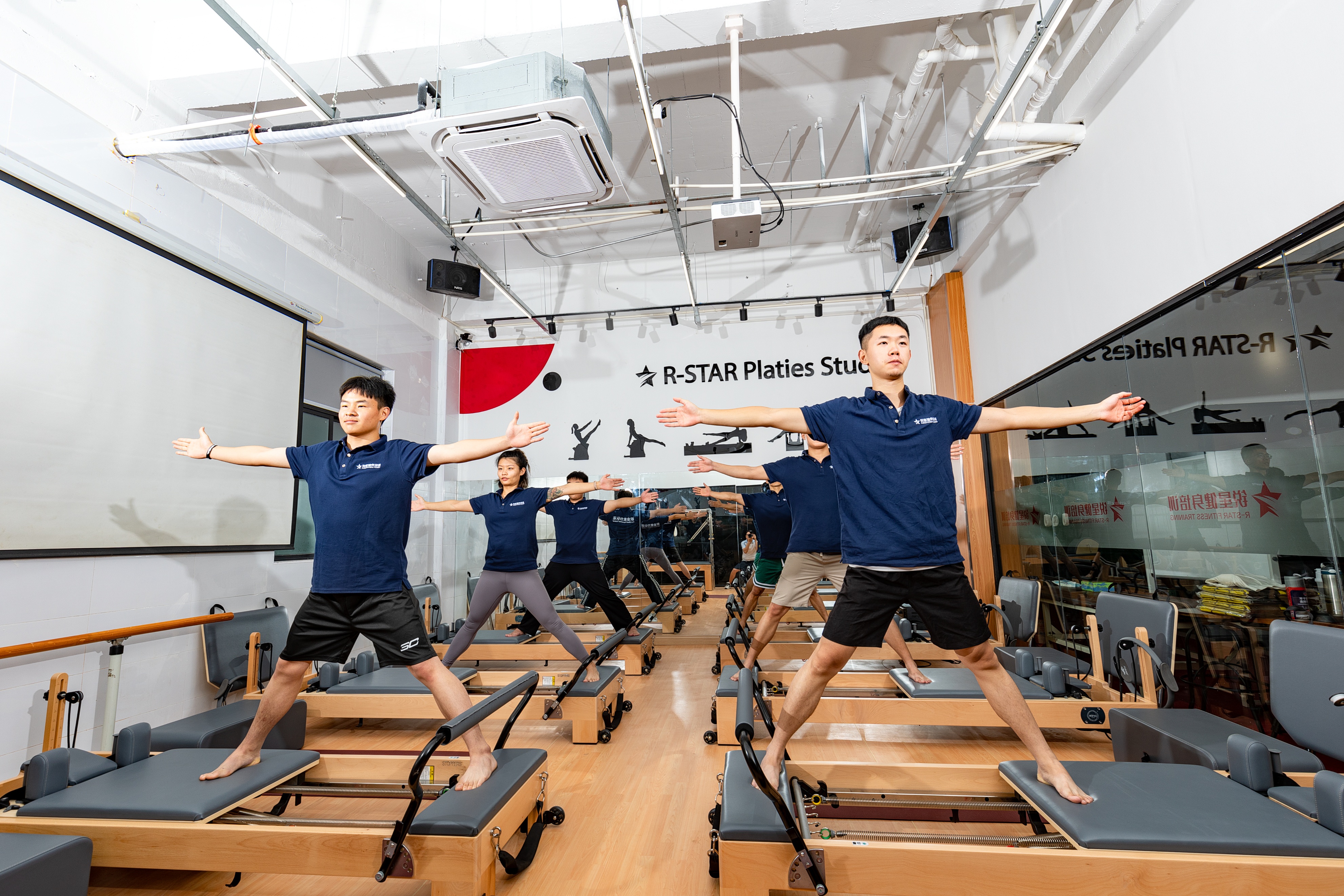 如何成为健身教练需要什么条件,如何正确学习健身教练