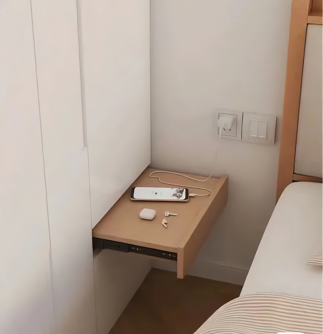 家装床头柜处理,床头柜挡衣柜门