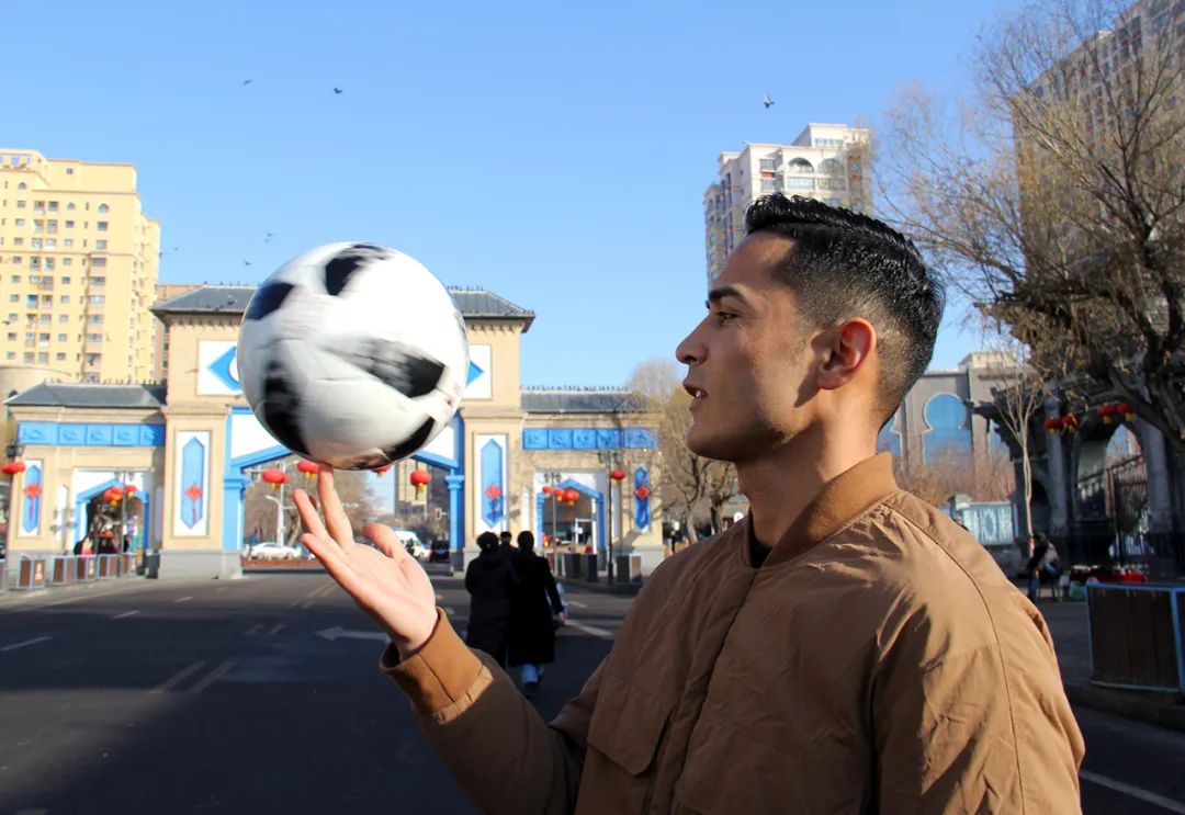 神似c罗的人,像c罗的伊犁小伙