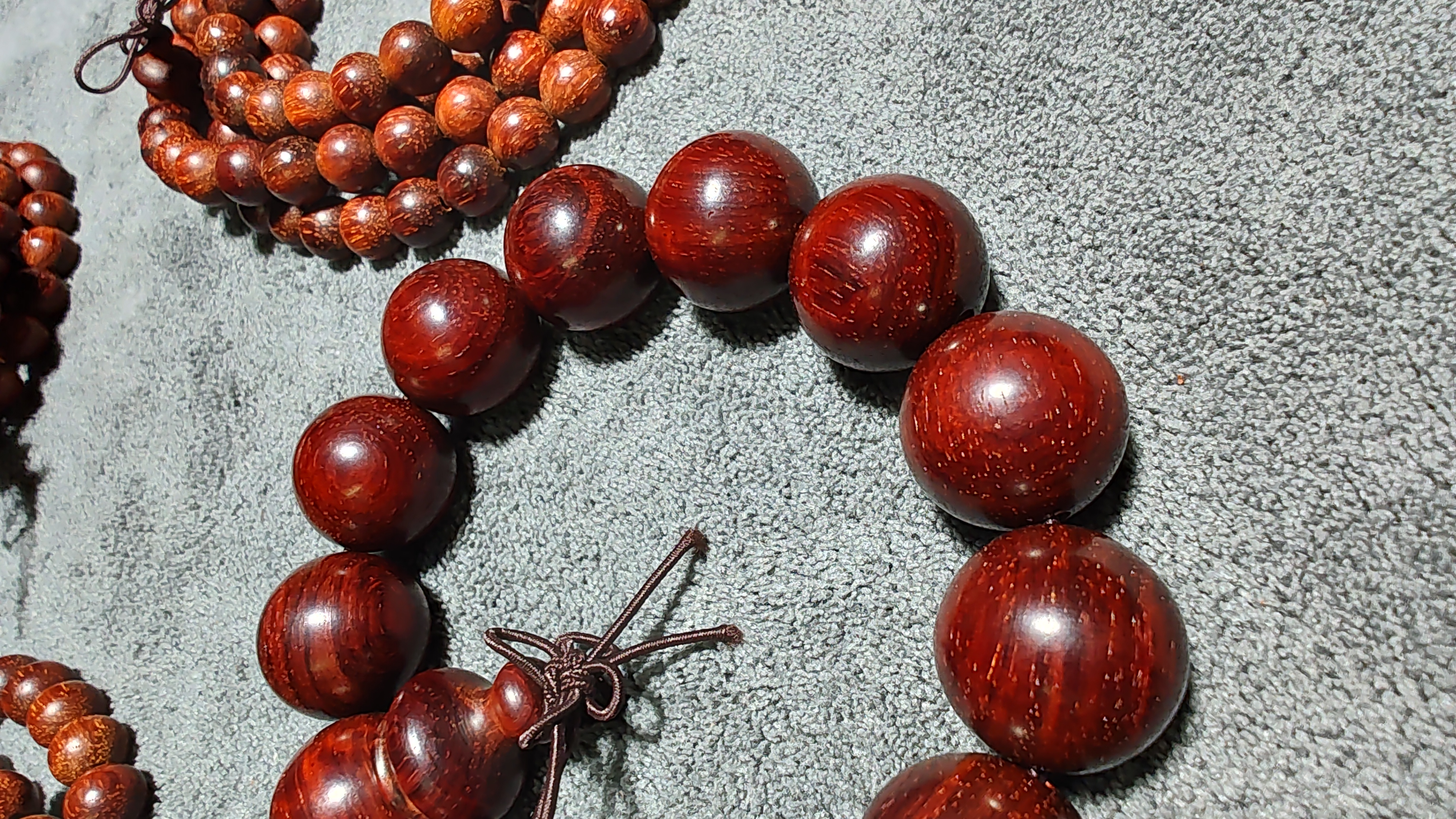 小叶紫檀雕刻佛珠视频,小叶紫檀节节高升佛珠手链