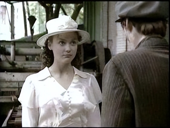 《钢铁是怎样炼成的》冬妮娅独立自由，为何保尔坚持认为她庸俗？