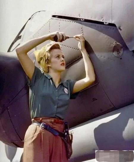 战斗机频繁飞行怎么回事,战斗机飞行员内急怎么办