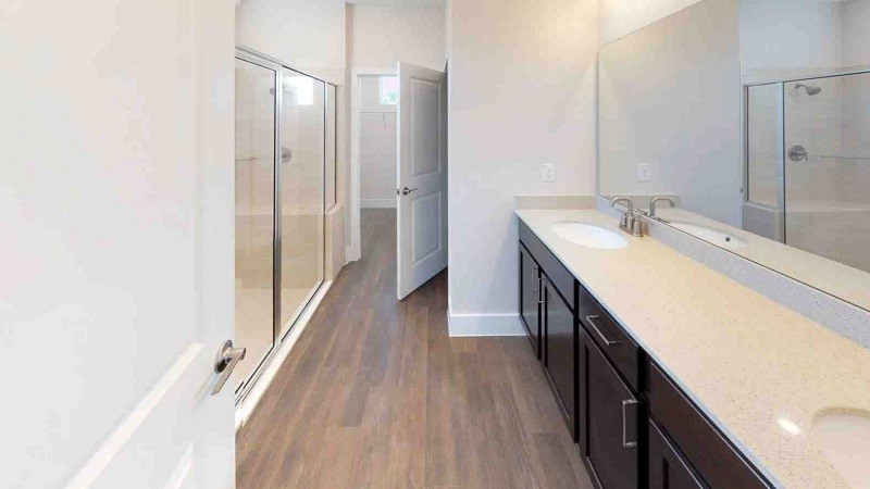 佛州西湖景苑别墅社区，东西加持，南北通达，交通便利