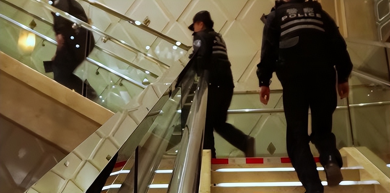 19岁小鲜肉花1300元包夜31岁*女熟**，结果后悔不已，竟然跑去报警！