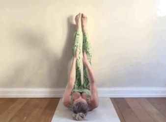 “盆底肌松”憋不住尿?这8个瑜伽体式不用跑跳,靠墙就能练!