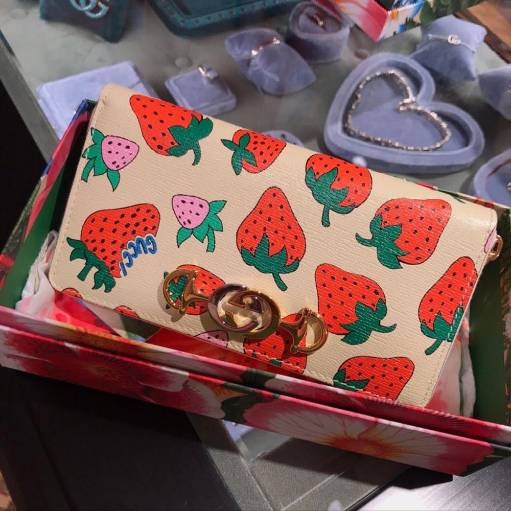 草莓包包网红款成品,草莓包包网红款女款