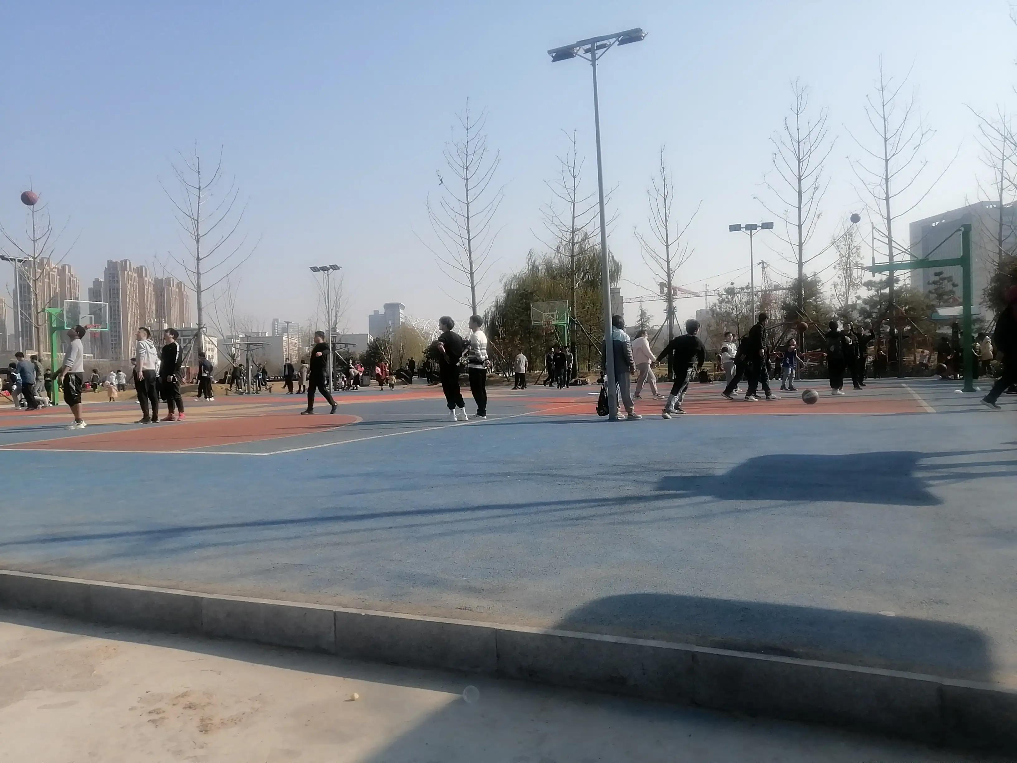 郑州青少年公园地下停车场,郑州青少年公园篮球场