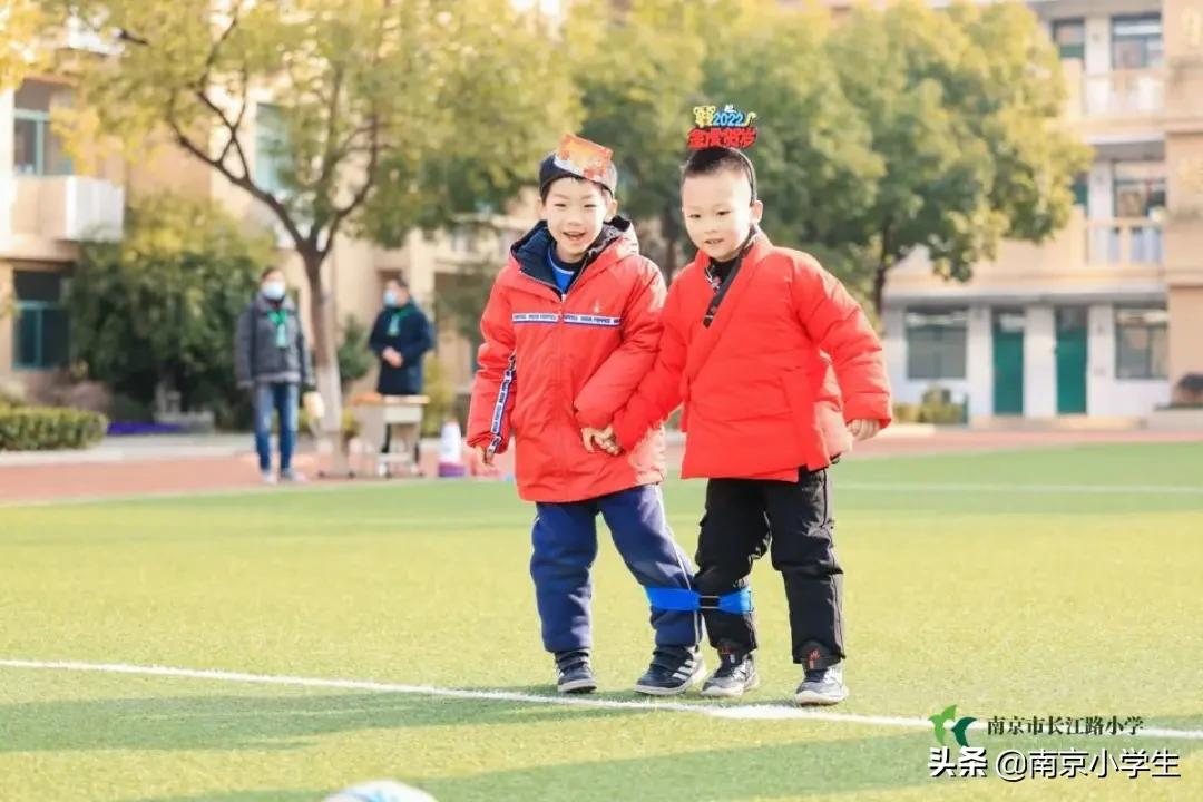 南京市长江路小学一年级开展“畅畅笑笑”乐评园活动