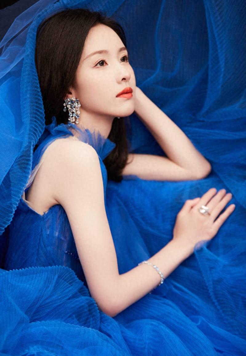 陈都灵蓝发人鱼公主,陈都灵红唇大波浪