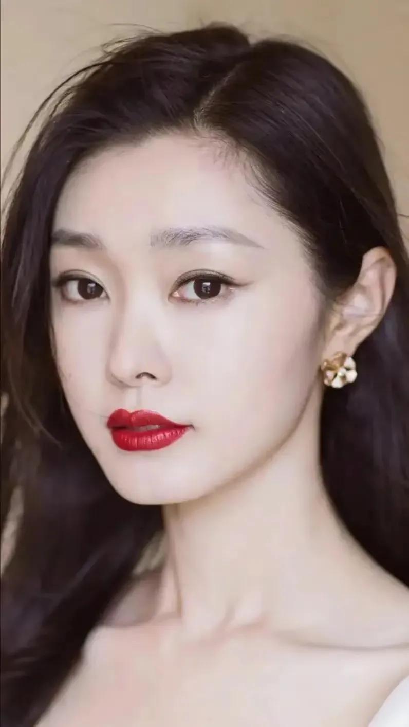 回眸一笑太阳当空照,一轮圆月当空