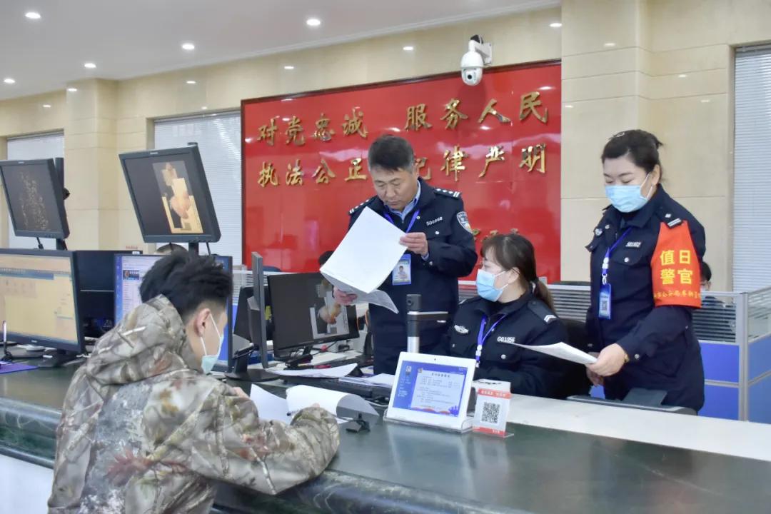 让老百姓痛痛快快办事——记交通警察支队车辆管理所