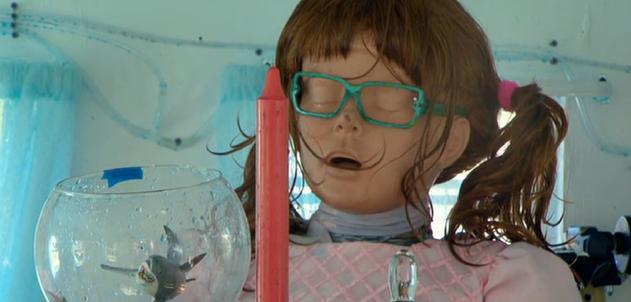 据说台风的时候，要把家里的窗户都打开，这样可以减小风的阻力