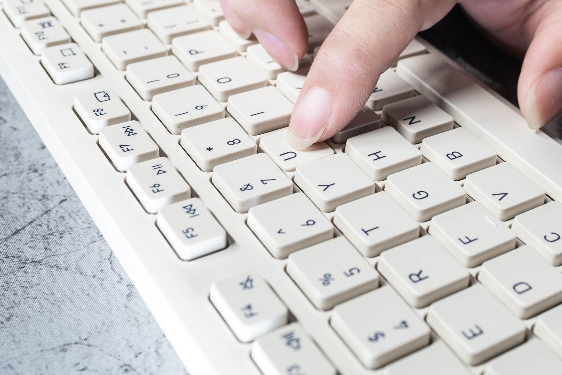 妯辨dw2300鏃犵嚎閿洏濡備綍杩炴帴鐢佃剳,cherrydw2300鏃犵嚎閿紶濂楄