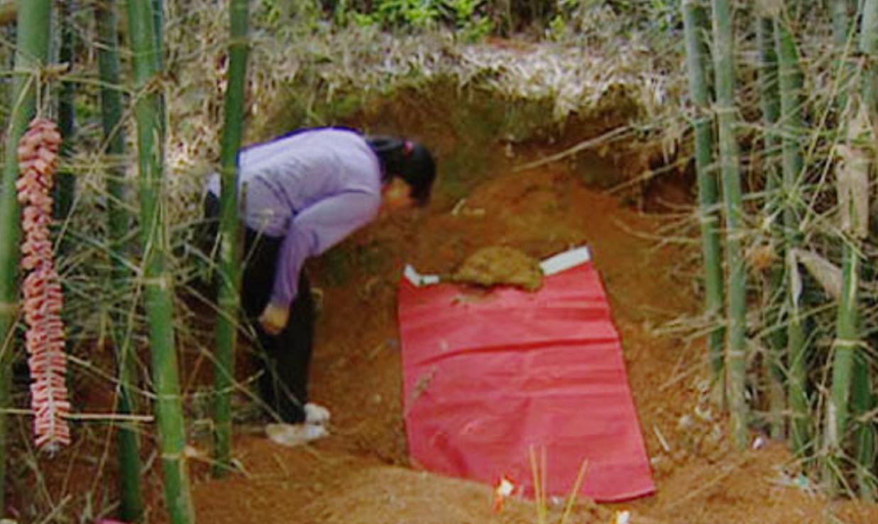 现实中抬棺诈尸事件,坟墓诈尸事件