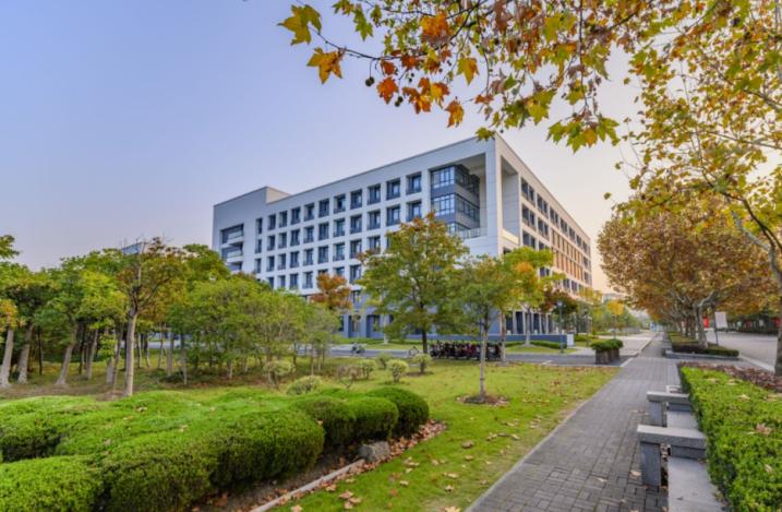 国务院新闻办公室发布！这一领域再获关注，上海一高校多个专业100%就业！