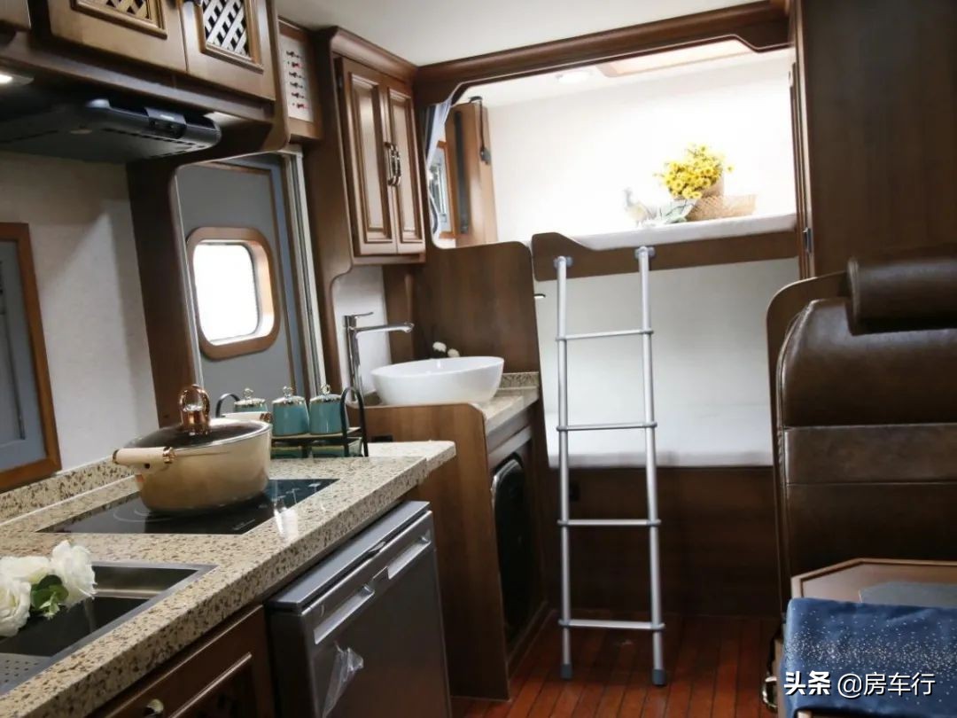 价格低的b级越野房车,顶级超重型越野房车蓝牌